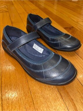 Hush Puppies Reese Navy Mary Jane School Shoes w/ Adjustable Velcro Strap EUC